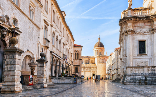 Dubrovnik - Altstadt mit Kathedrale - ©Roman Babakin - stock.adobe.com
