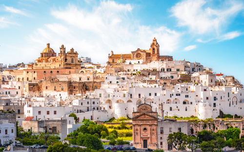 Skyline der weißen Stadt Ostuni - © alexanderuhrin - stock.adobe.com