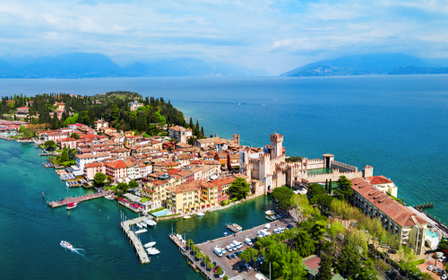 Blick auf Sirmione - © saiko3p - stock.adobe.com