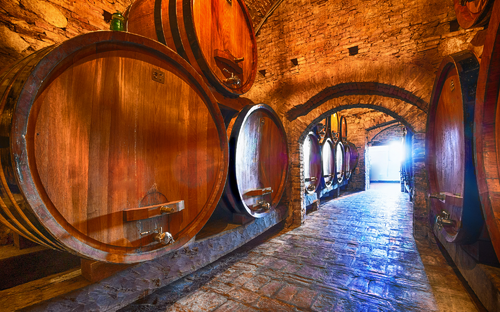 Weinkeller - © Christian Delbert - stock.adobe.com