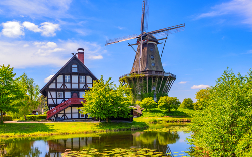 Typische Windmühle - © Andreas Fischer - stock.adobe.com