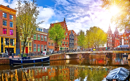 Amsterdam - Gracht - © Yasonya - stock.adobe.com