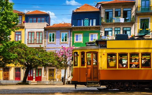 Porto - Straßenbahn - © Aleh Varanishcha - stock.adobe.com