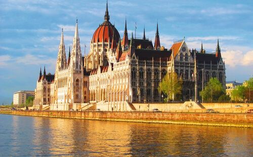 Budapest - Parlament - © camihesse - Fotolia