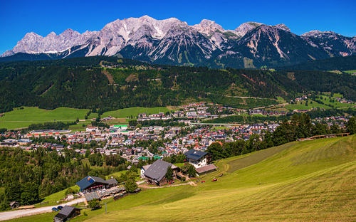 Schladming - Stadtpanorama - ©Martin Erdniss - stock.adobe.com
