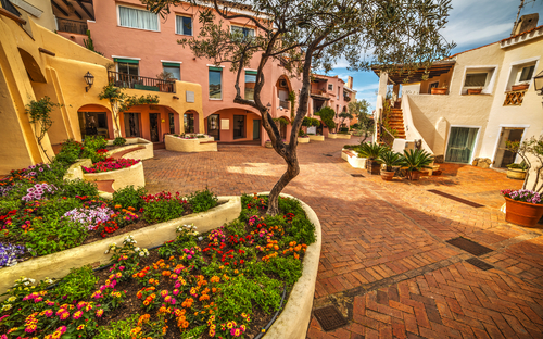 Porto Cervo - Innenhof - © Gabriele Maltinti - stock.adobe.com