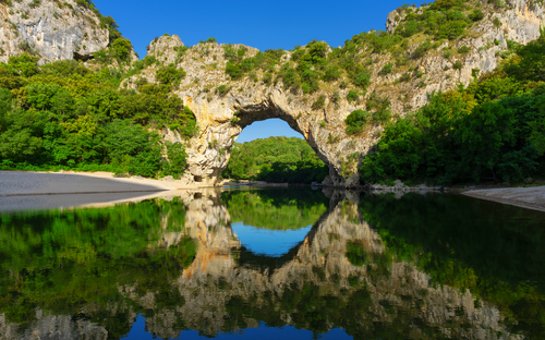 Ardèche-Schlucht - Pont d’Arc - © Frédéric Prochasson - stock.adobe.com