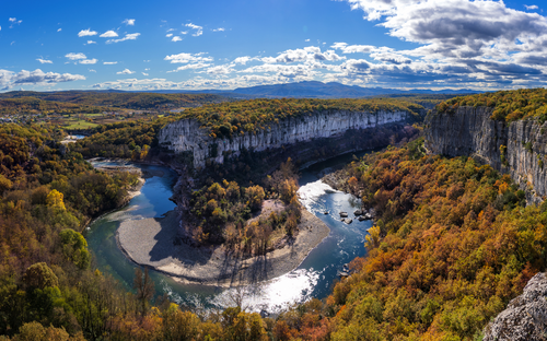 Ardèche-Schlucht - © Volker Loche - stock.adobe.com