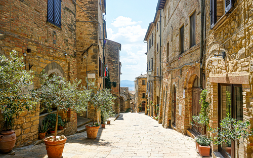 Volterra - Alte Gasse - © adirael - stock.adobe.com