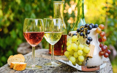 Weinprobe - © Visions-AD - Fotolia