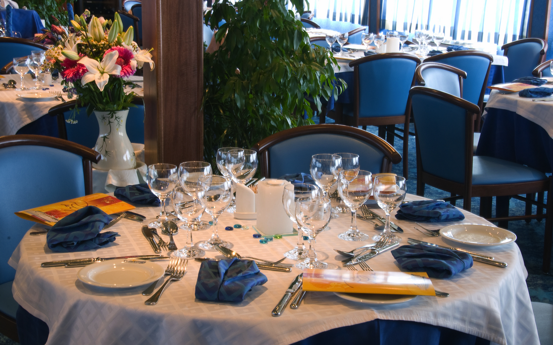 MS Monet - Restaurant - Helwin Götzinger
