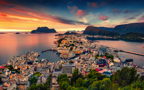 Alesund - Hafen - © Andrew Mayovskyy - stock.adobe.com
