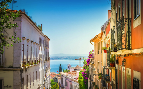 Altstadt von Lissabon - © neirfy - stock.adobe.com
