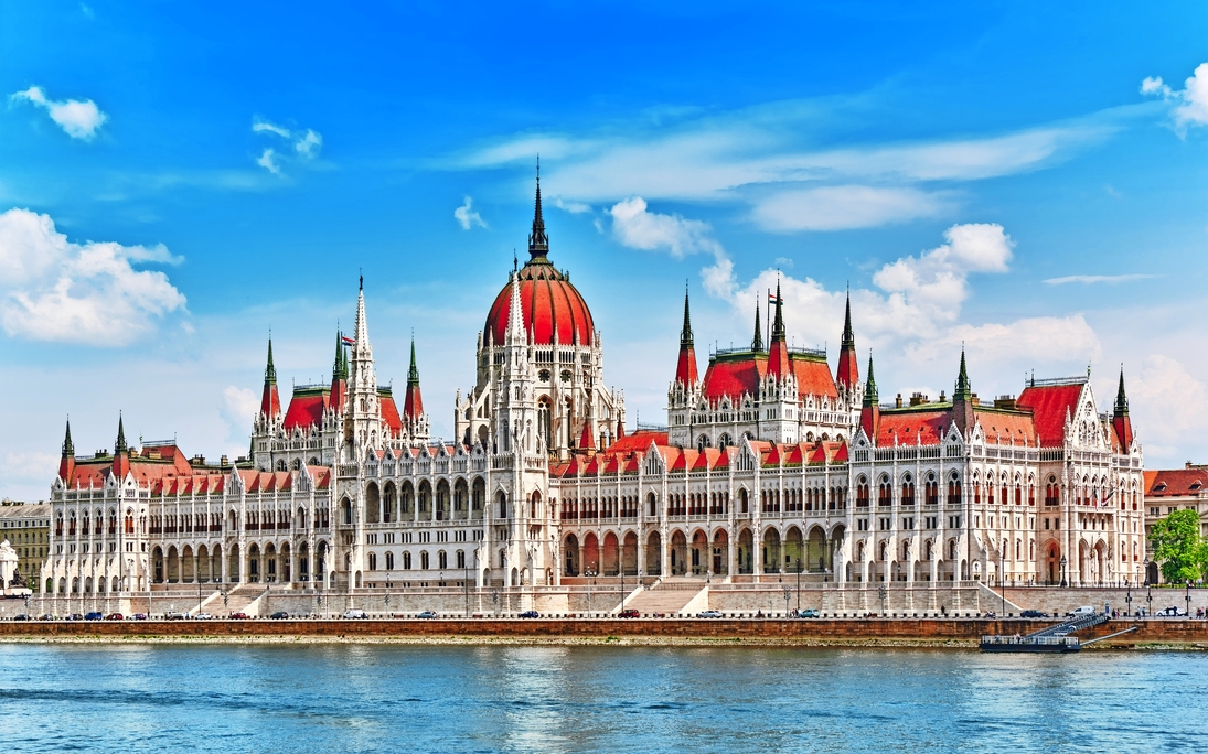 Budapest - Parlament, Blick von der Donau - © Brian Kinney - Fotolia