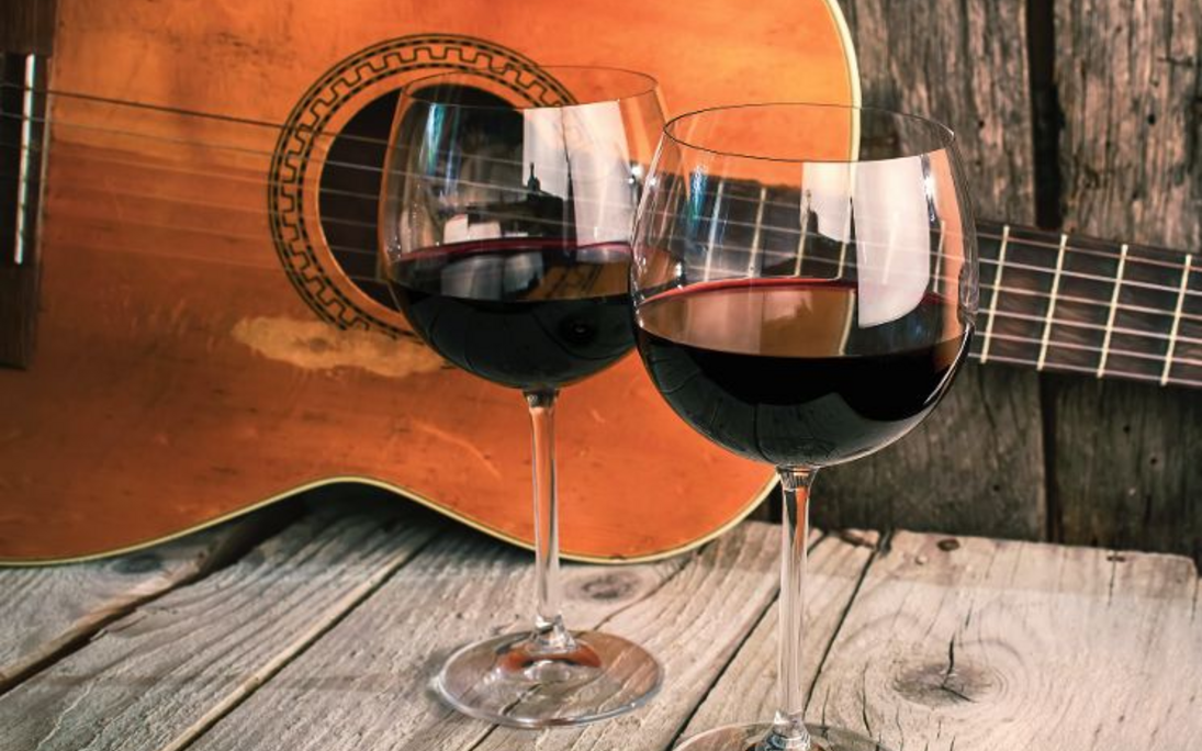 Rotwein Spanien - © vician_petar - Fotolia