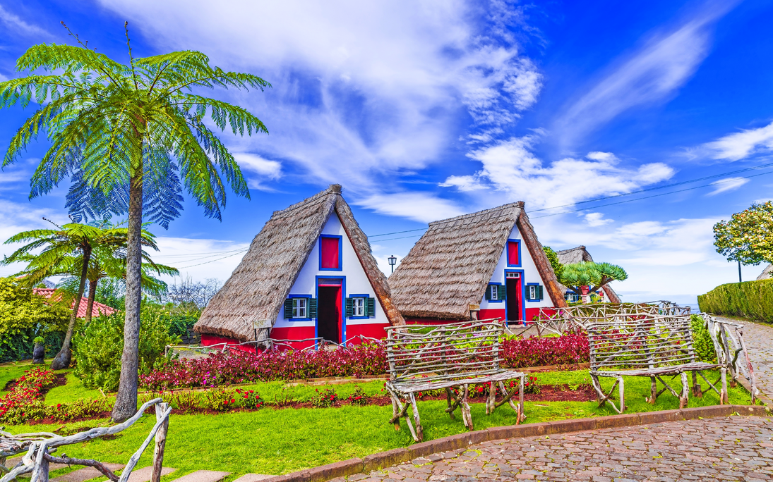 Traditionelles Haus in Madeira, Portugal - © Balate Dorin - stock.adobe.com