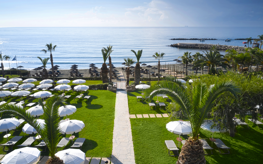 Mediterranean Beach Hotel - Garten