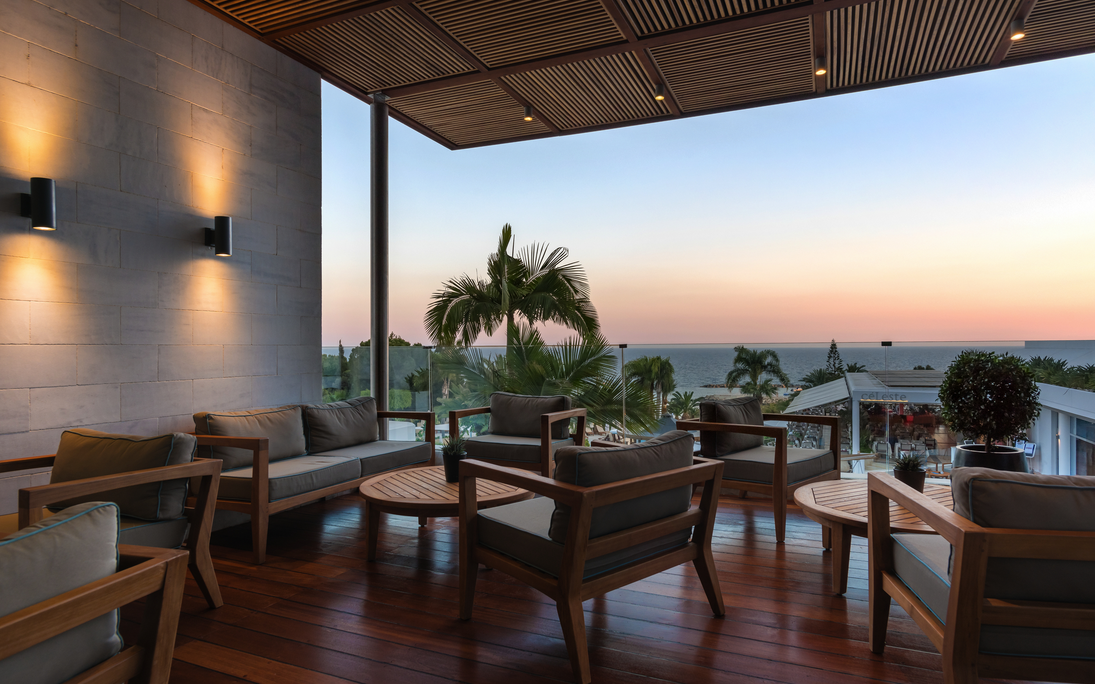 Mediterranean Beach Hotel - Clouds Bar
