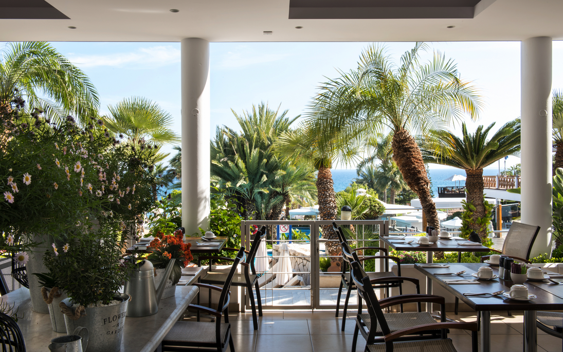 Mediterranean Beach Hotel - Restaurant
